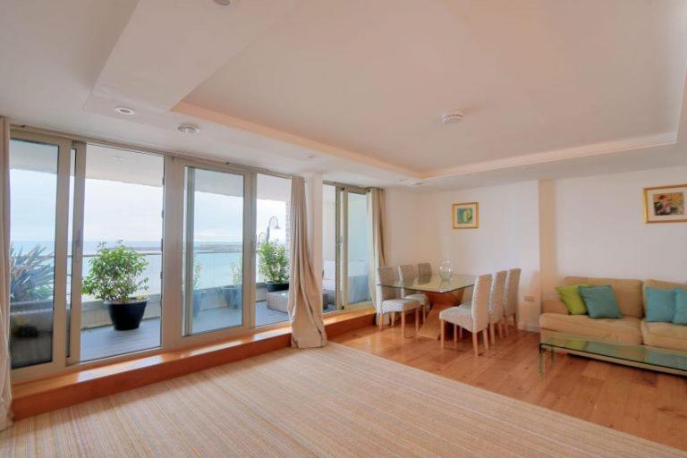 Largigi Offering Two Amazing Panoramic Sea Front Apartments ไลม์รีจิส ภายนอก รูปภาพ