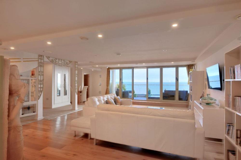 Largigi Offering Two Amazing Panoramic Sea Front Apartments ไลม์รีจิส ภายนอก รูปภาพ