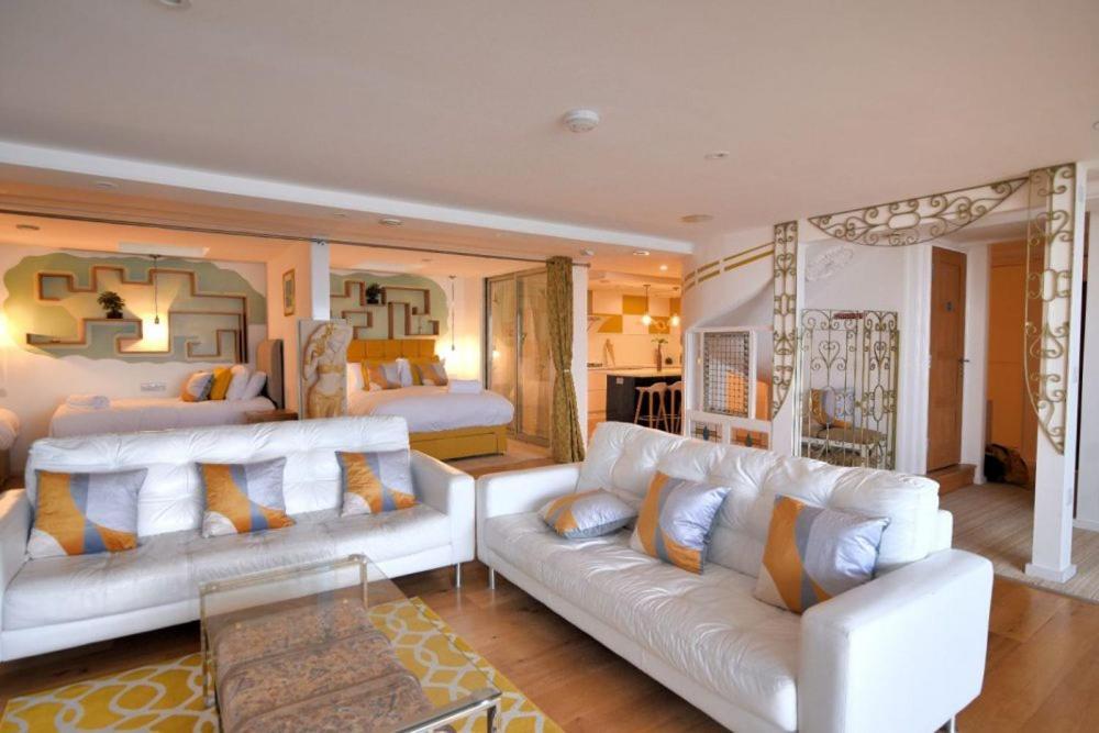 Largigi Offering Two Amazing Panoramic Sea Front Apartments ไลม์รีจิส ภายนอก รูปภาพ