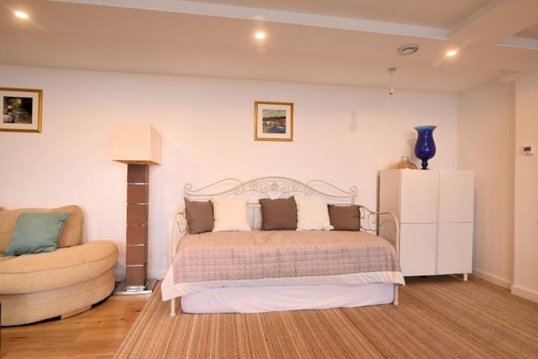 Largigi Offering Two Amazing Panoramic Sea Front Apartments ไลม์รีจิส ภายนอก รูปภาพ