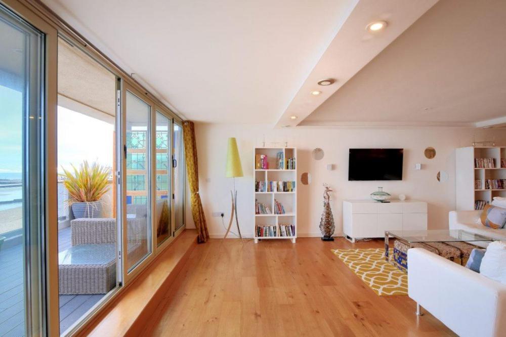 Largigi Offering Two Amazing Panoramic Sea Front Apartments ไลม์รีจิส ภายนอก รูปภาพ